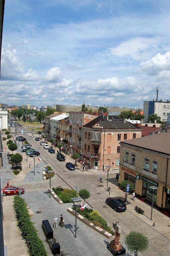 Family & Business Sauna Apartments Rynek Centrum Downtown - 2 Bedroom With Private Sauna, Balcony, Parking Кельце Екстер'єр фото
