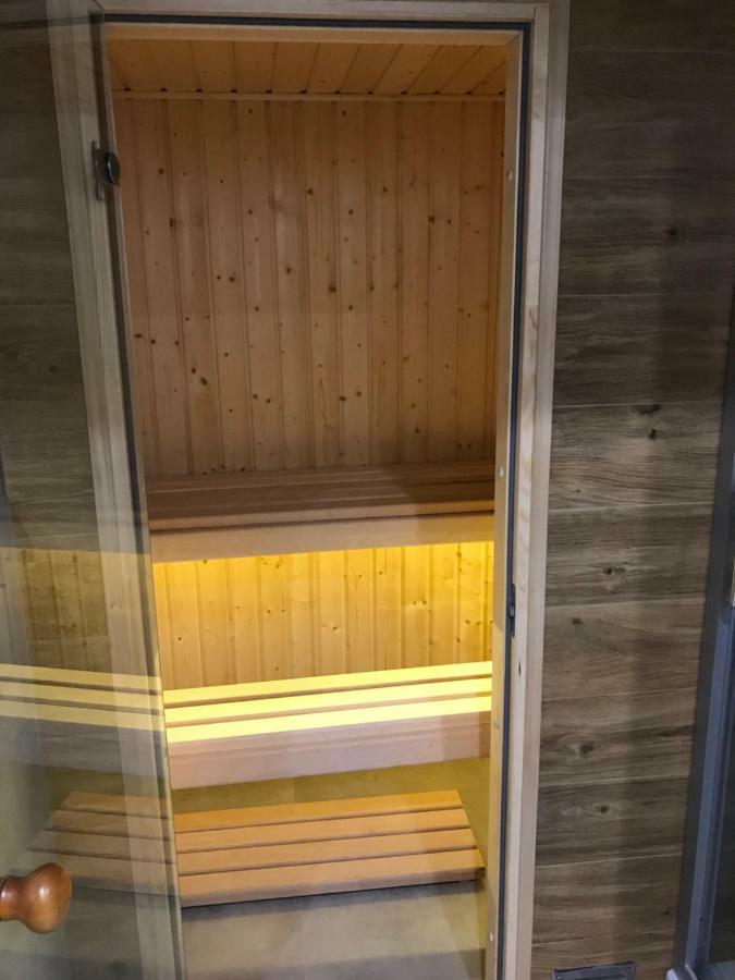 Family & Business Sauna Apartments Rynek Centrum Downtown - 2 Bedroom With Private Sauna, Balcony, Parking Кельце Екстер'єр фото