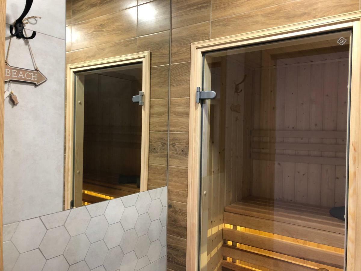 Family & Business Sauna Apartments Rynek Centrum Downtown - 2 Bedroom With Private Sauna, Balcony, Parking Кельце Екстер'єр фото