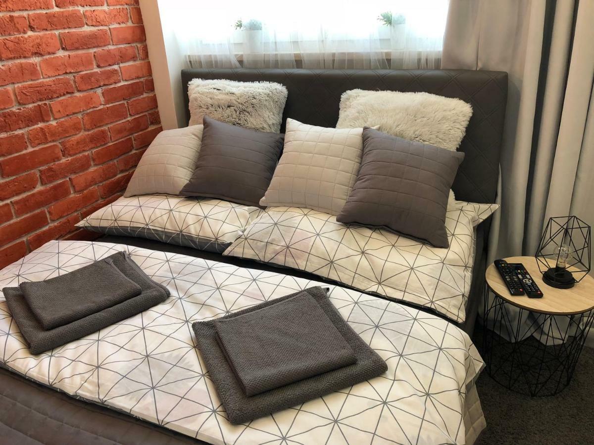 Family & Business Sauna Apartments Rynek Centrum Downtown - 2 Bedroom With Private Sauna, Balcony, Parking Кельце Екстер'єр фото