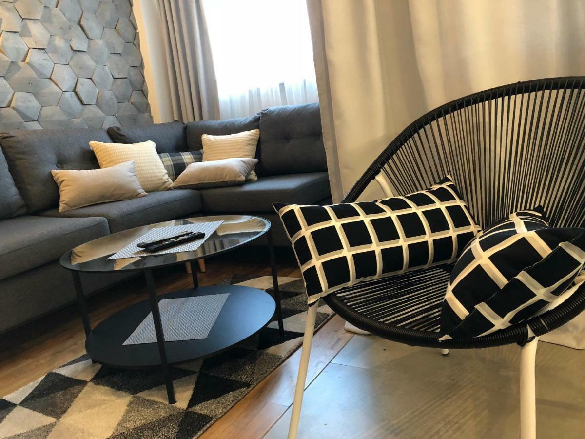 Family & Business Sauna Apartments Rynek Centrum Downtown - 2 Bedroom With Private Sauna, Balcony, Parking Кельце Екстер'єр фото